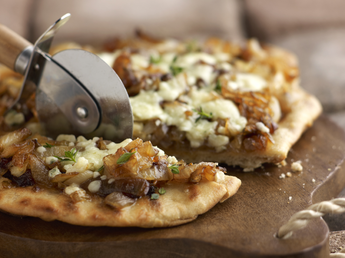 grilled-carmelized-onion-pizza-2